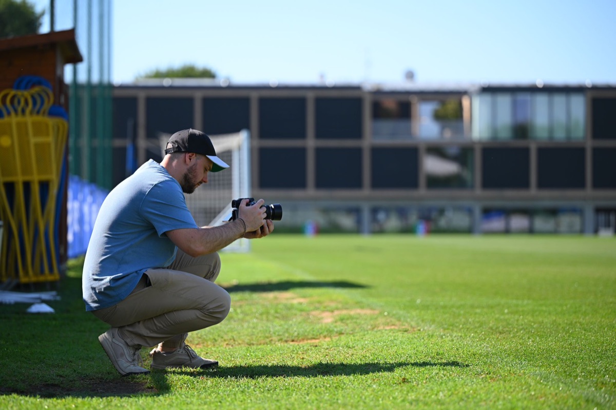 Matteo Bussani al lavoro sul set